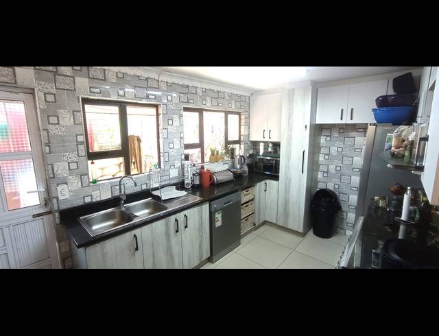 3 BEDROOM HOUSE FOR SALE IN AUSTERVILLE